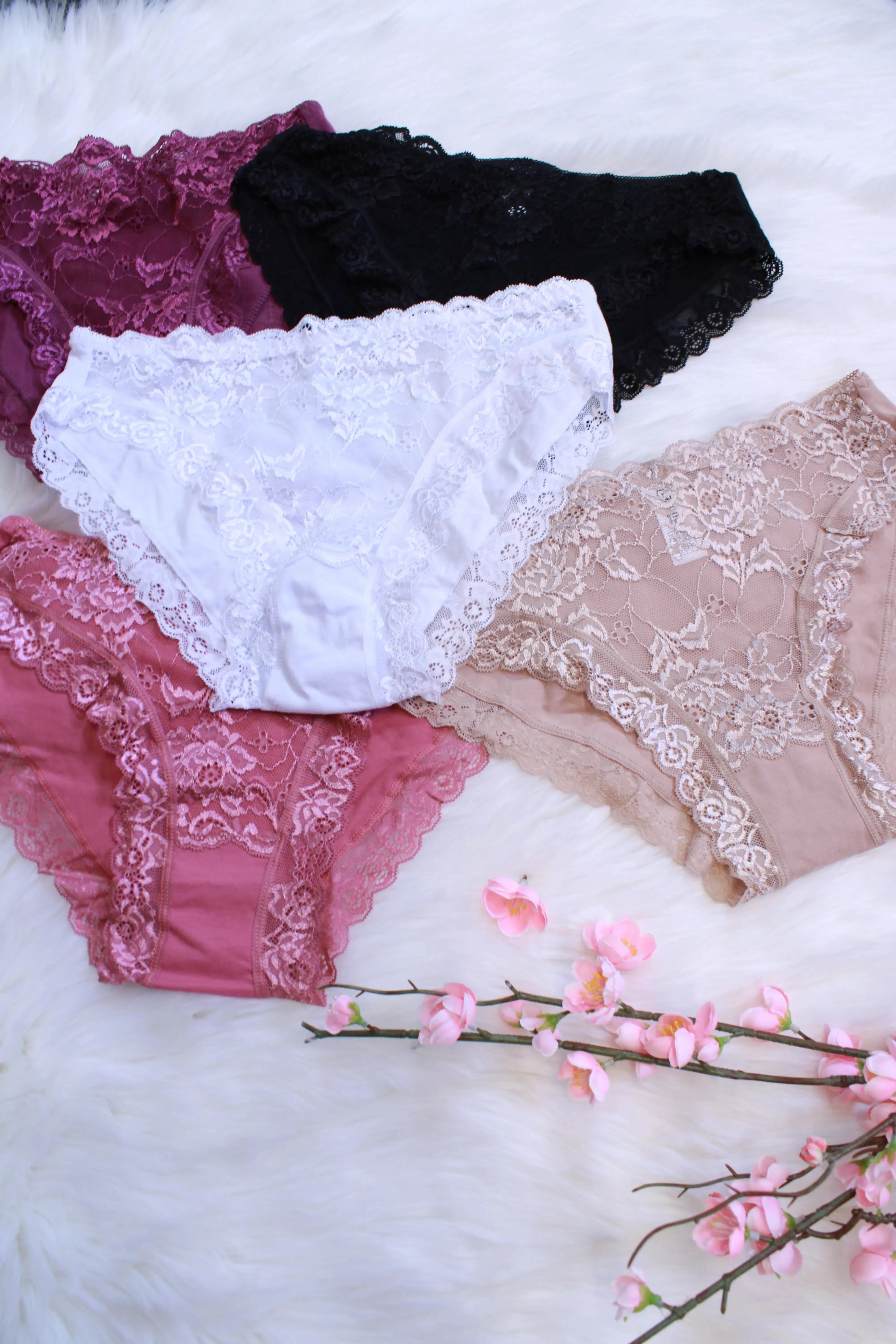 Alusvaatteet ja yöasut