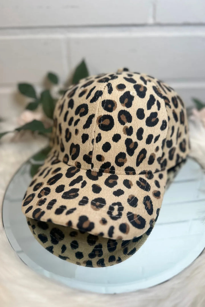 Leopardikuvioinen lippalakki
