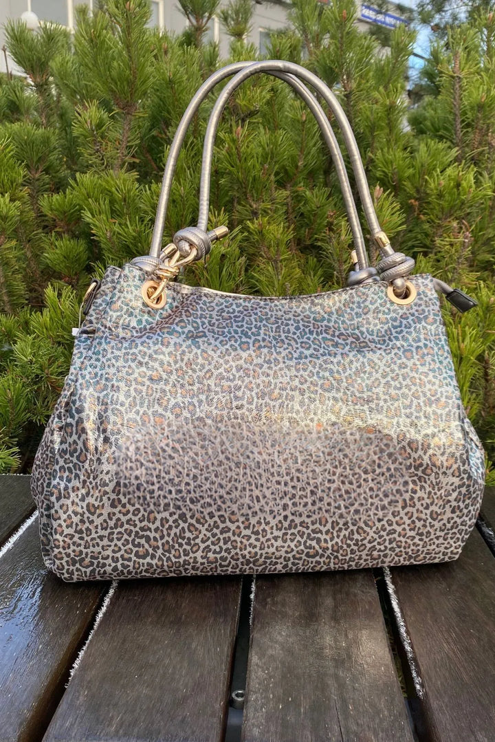 Kiiltävä leopardilaukku Merja