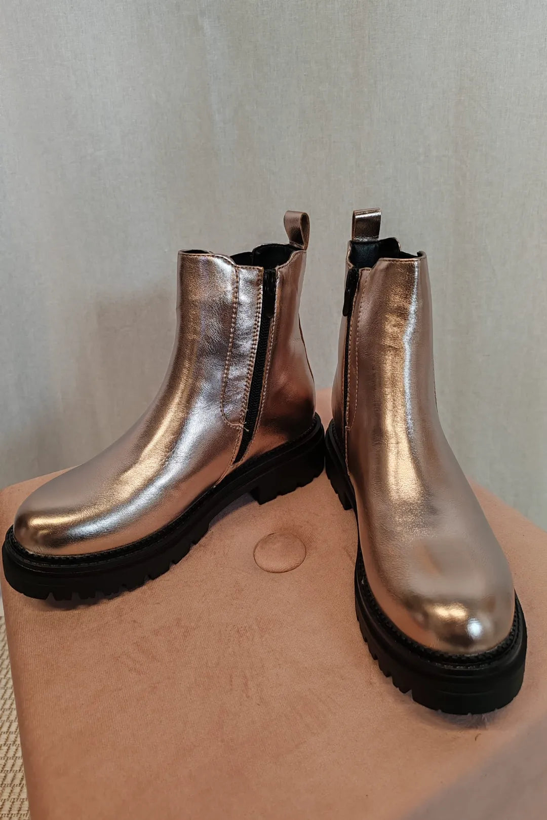 Kultaiset/shampanjan väriset nilkkurit