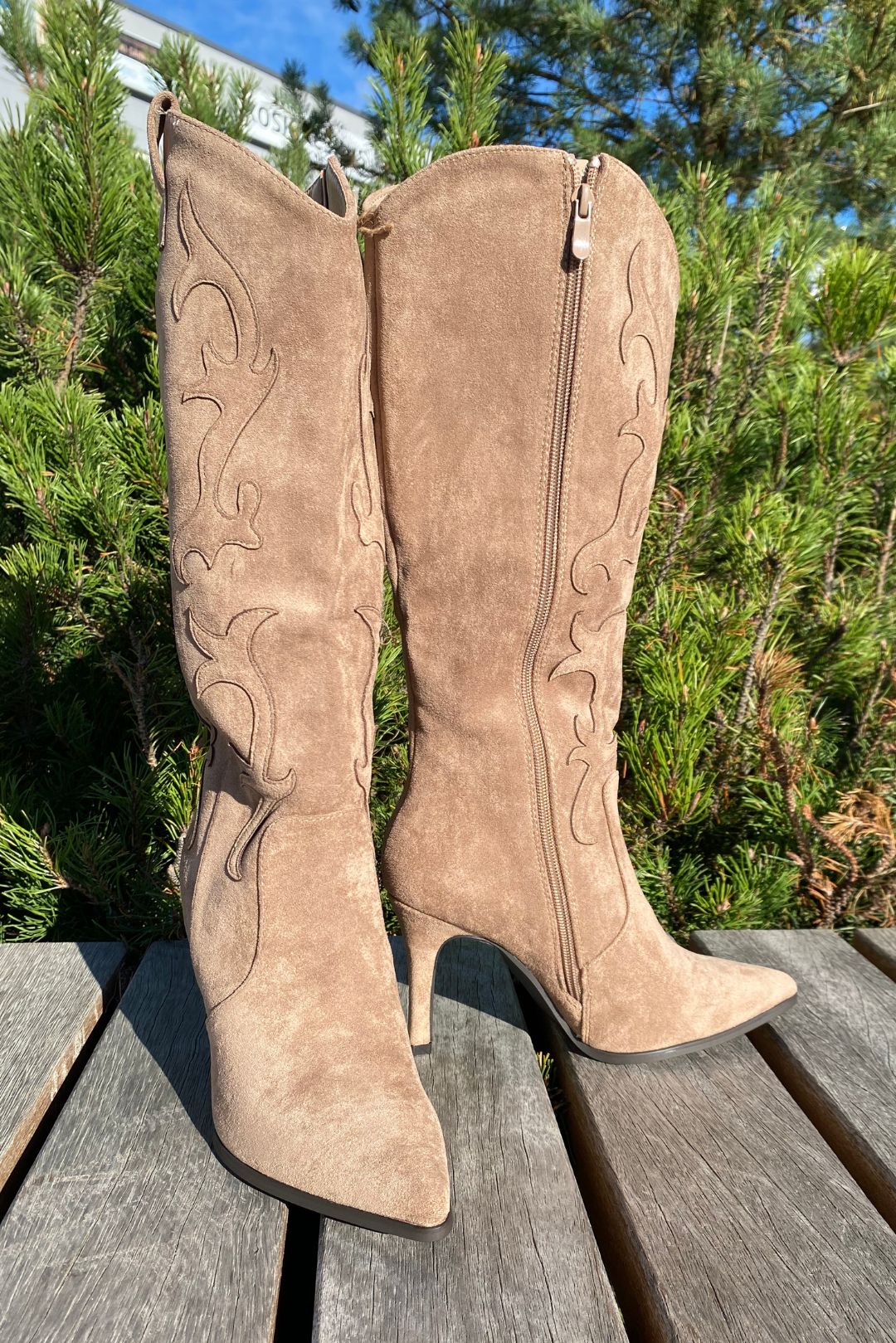 Bootsit Piikkikorolla Stella