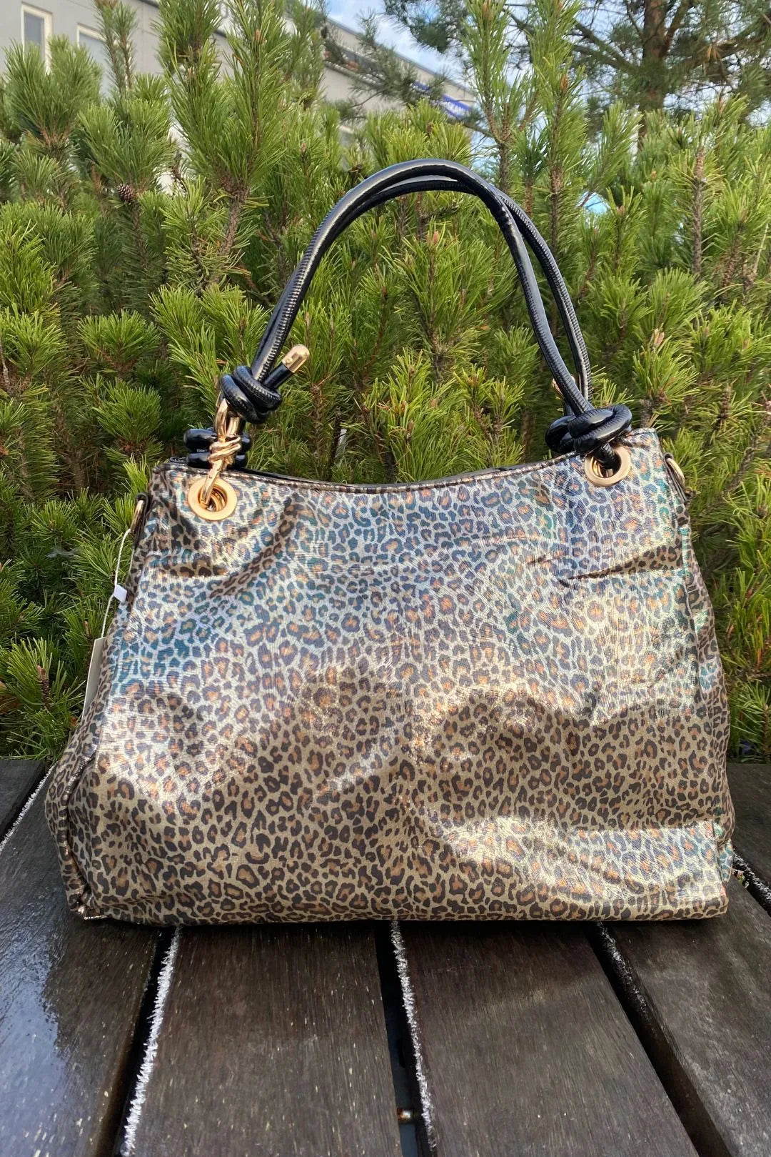 Kiiltävä leopardilaukku Merja