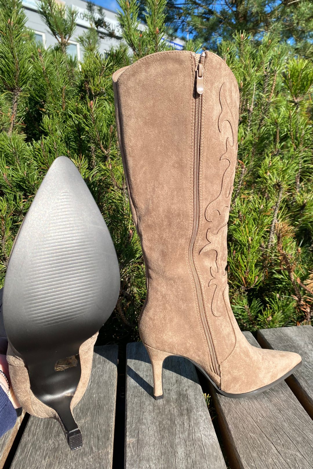 Bootsit Piikkikorolla Stella