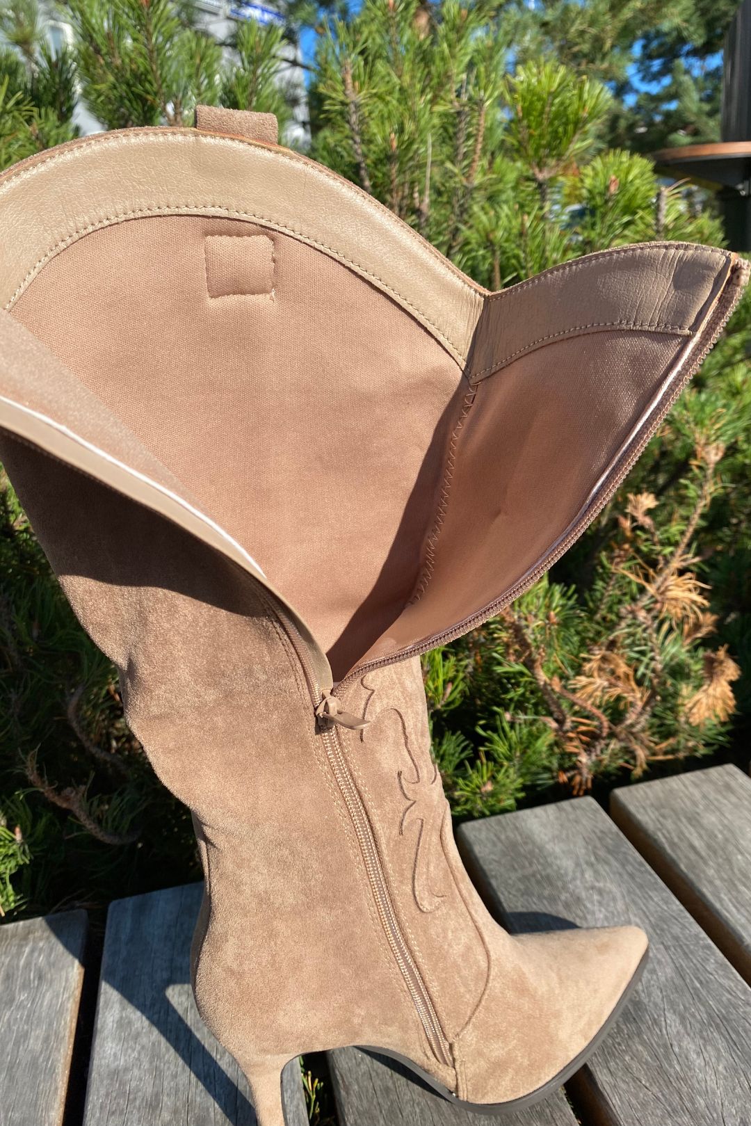 Bootsit Piikkikorolla Stella