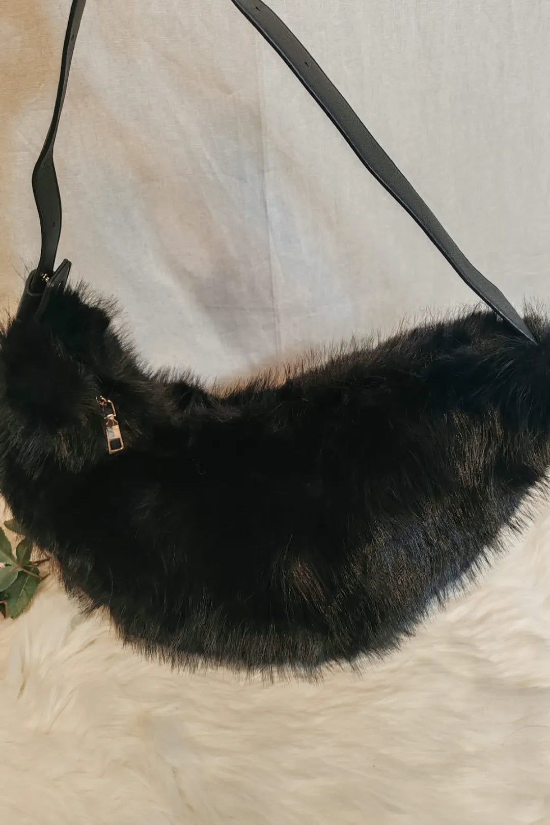 Tekoturkis olkalaukku