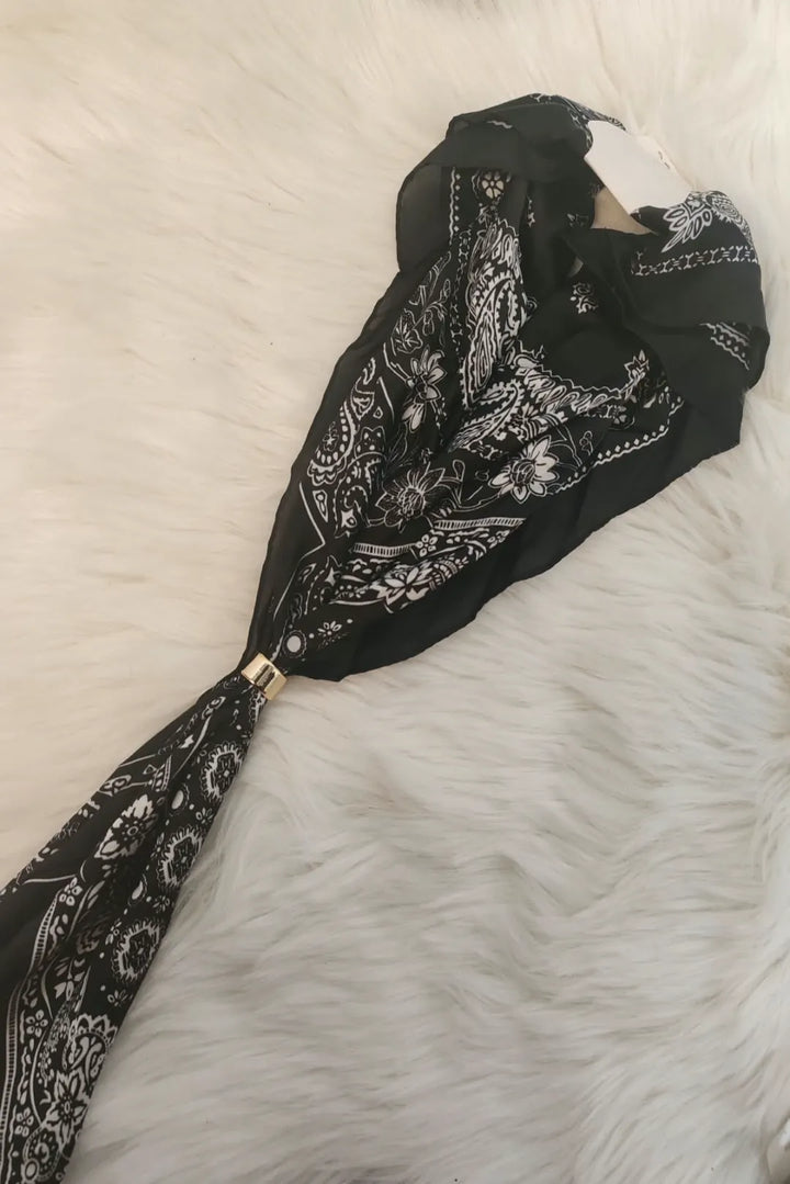 Paisley-huivi renkaalla