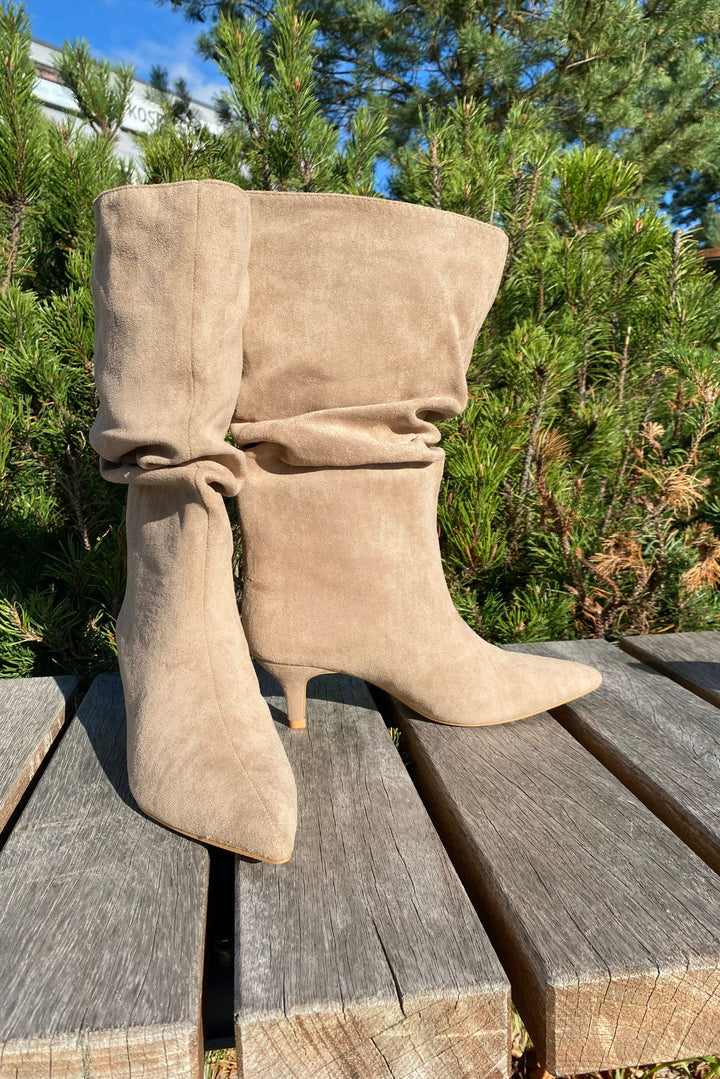 Löysävartinen Nilkkuri Rosa