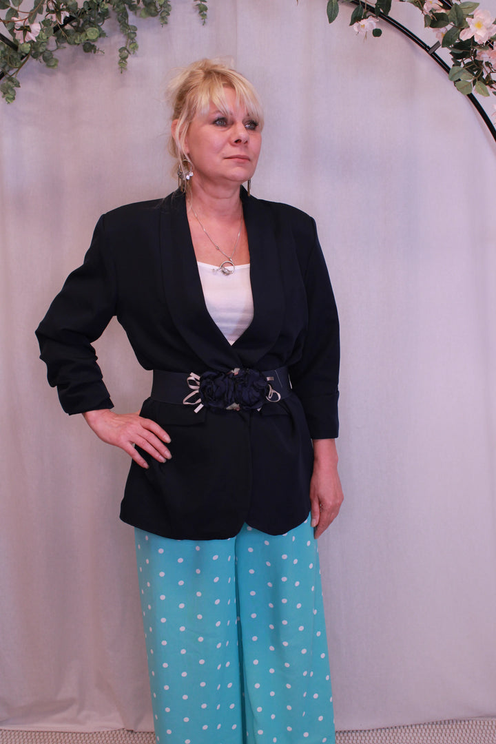 Bleiseri rypytetyillä hihoilla - Kiira