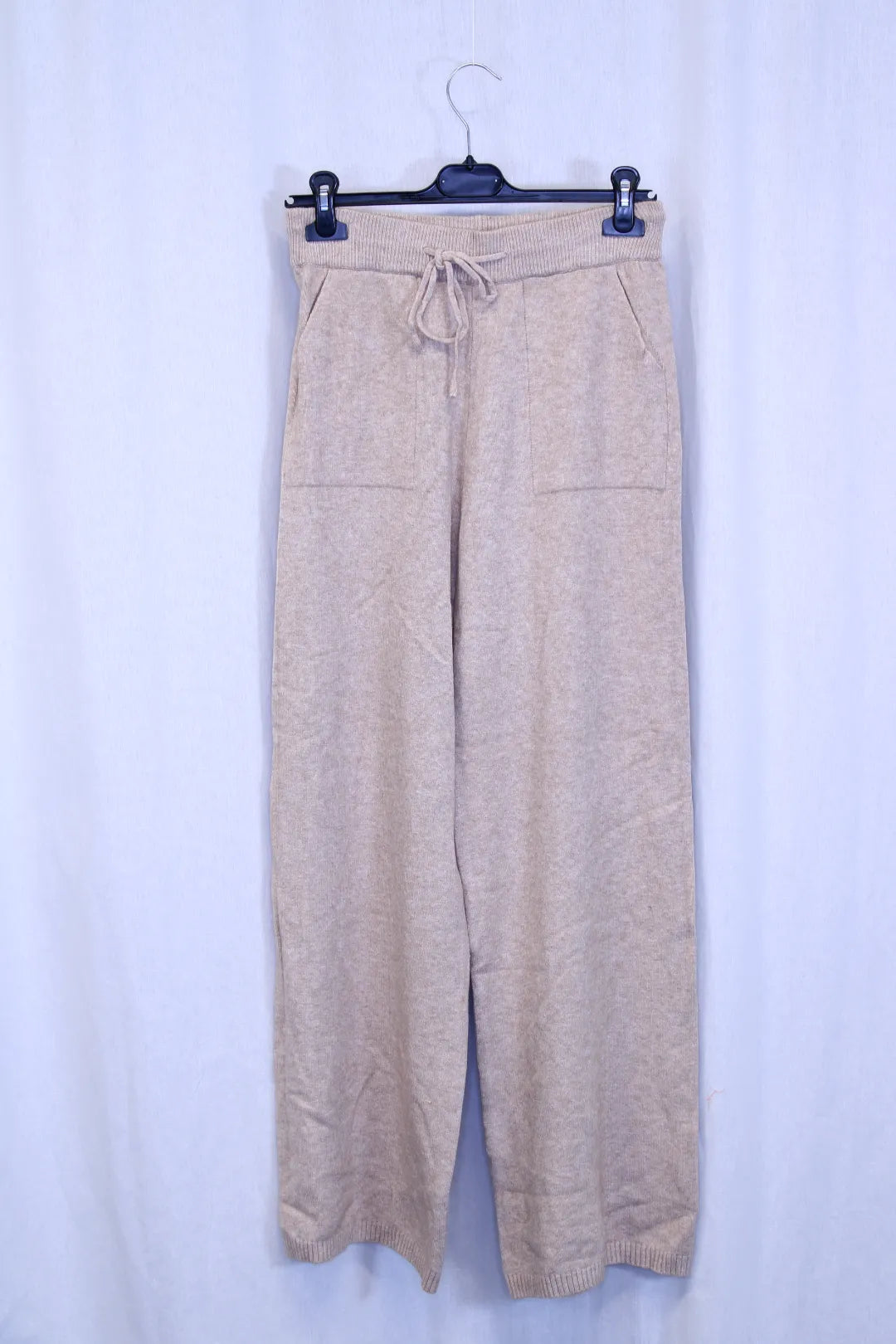 Neuleasu korkealla kauluksella Mirja