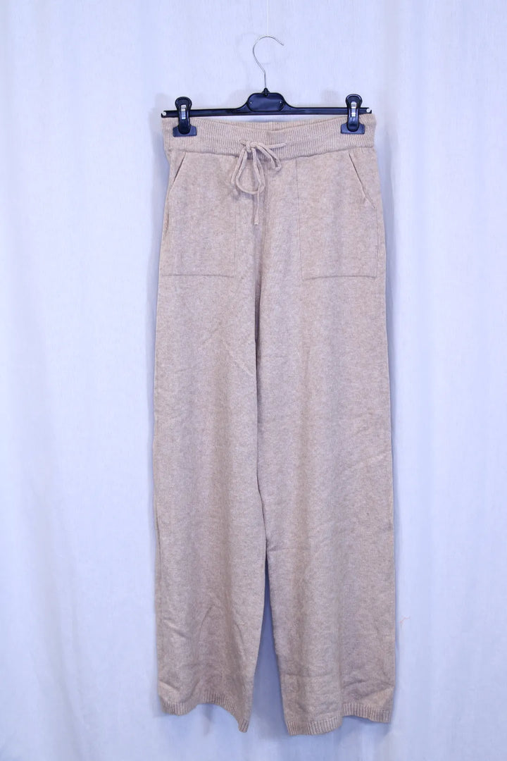 Neuleasu korkealla kauluksella Mirja