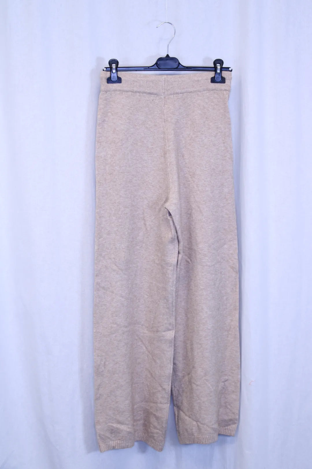 Neuleasu korkealla kauluksella Mirja