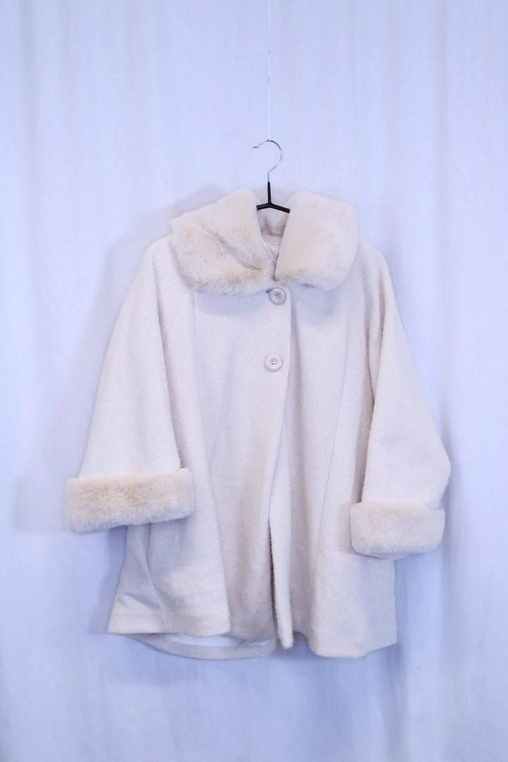 Kangastakki tekoturkiksilla Joanna