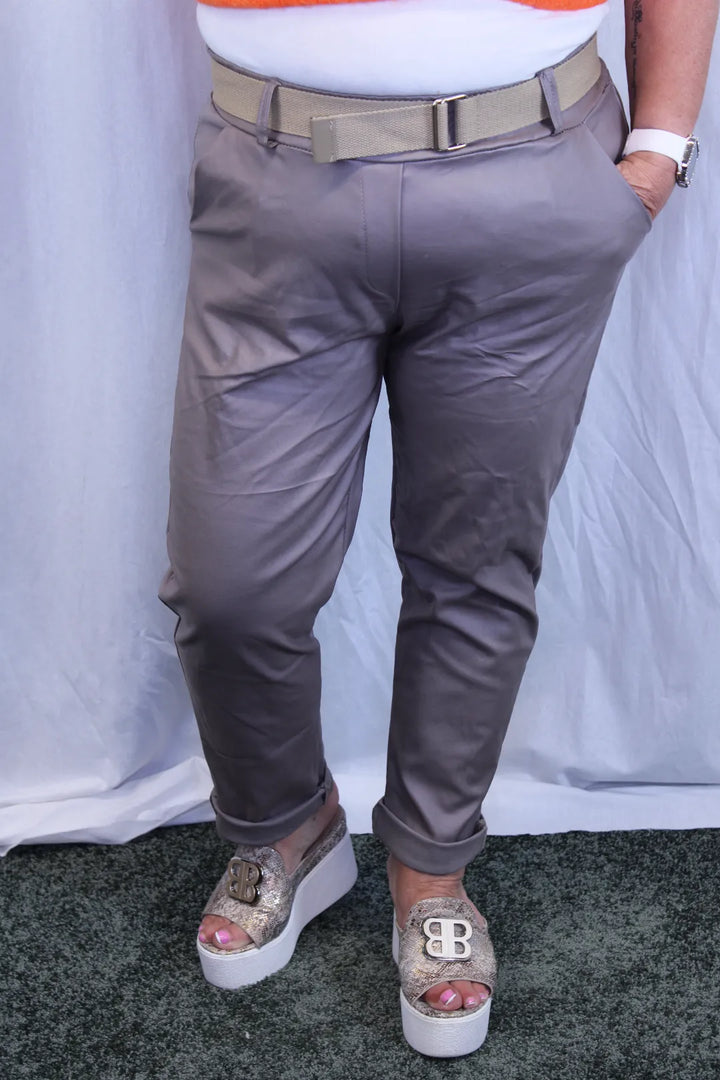 Coutatut housut suoralla lahkeella 40-44 Tinka