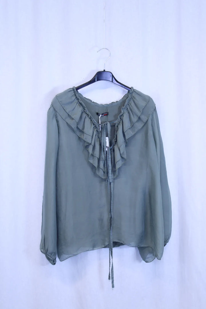 Silkkipaita röyhelöillä Saila