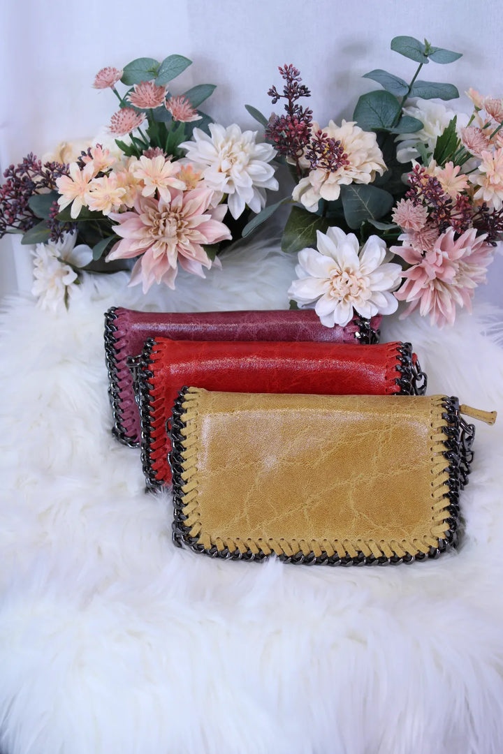 Nahkalaukku ketjuhihnalla Armi