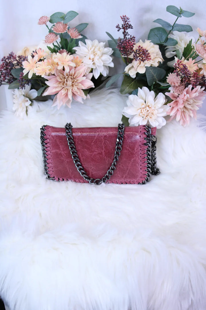 Nahkalaukku ketjuhihnalla Armi