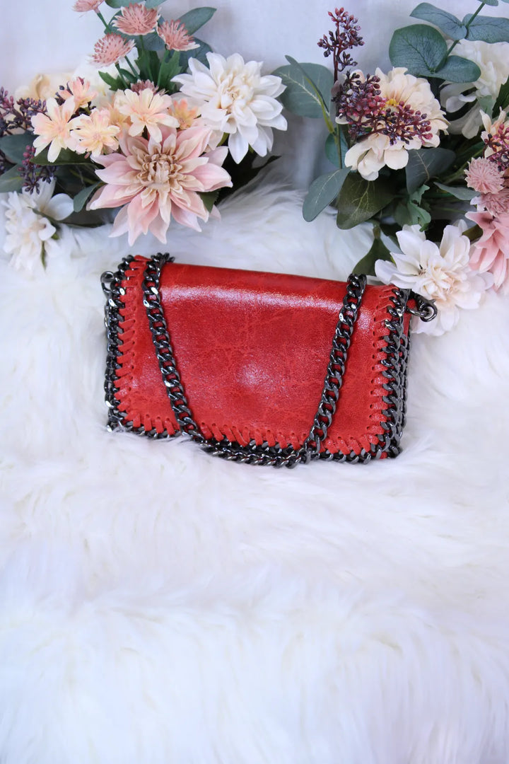 Nahkalaukku ketjuhihnalla Armi