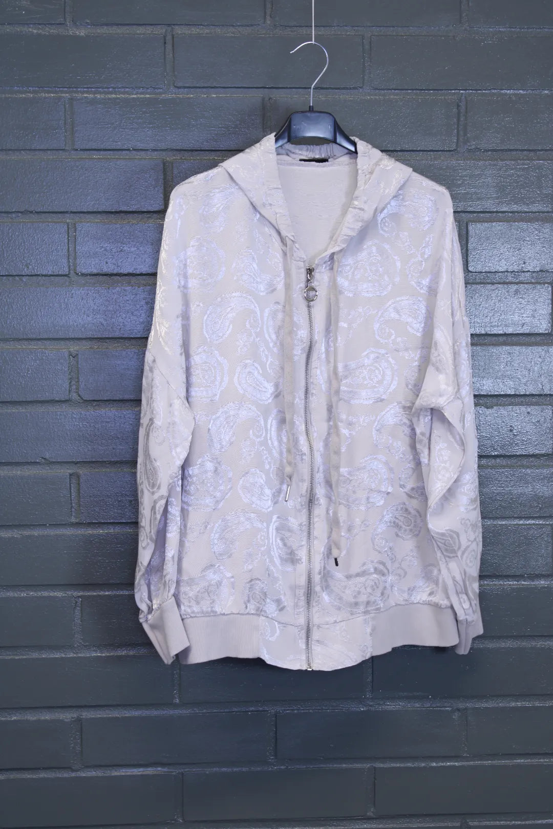 Paisley-kuosinen Satiinihuppari Mila