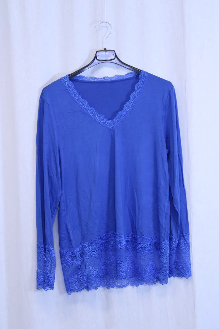 Pukeutumispaita pitsillä 40-44 Seela