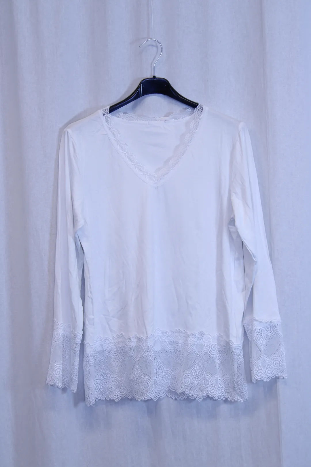 Pukeutumispaita pitsillä 40-44 Seela