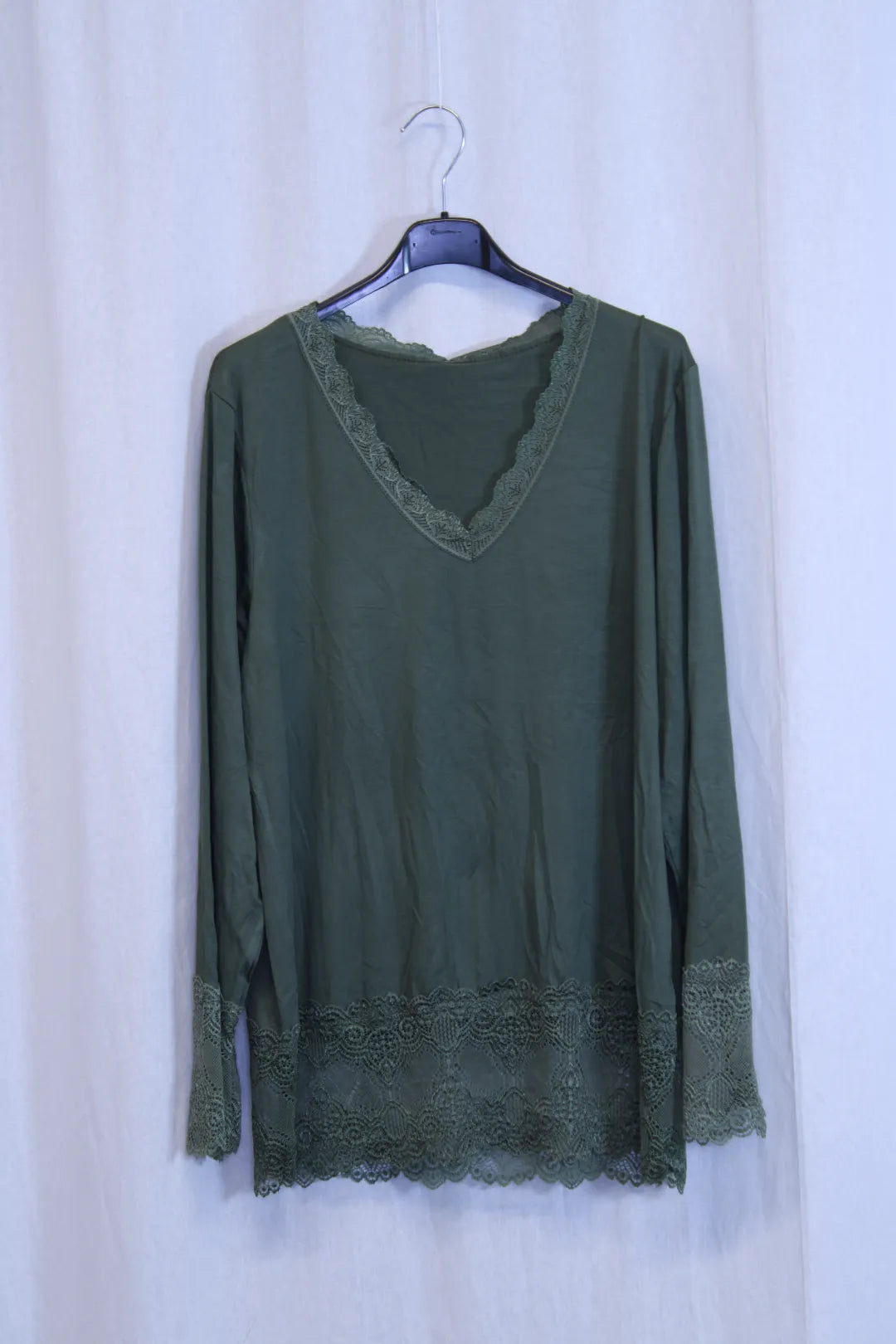 Pukeutumispaita pitsillä 40-44 Seela