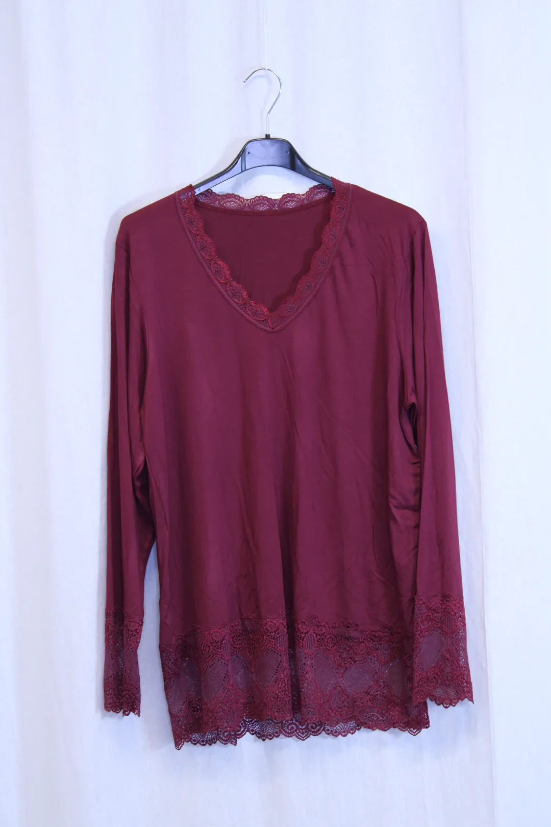 Pukeutumispaita pitsillä 40-44 Seela