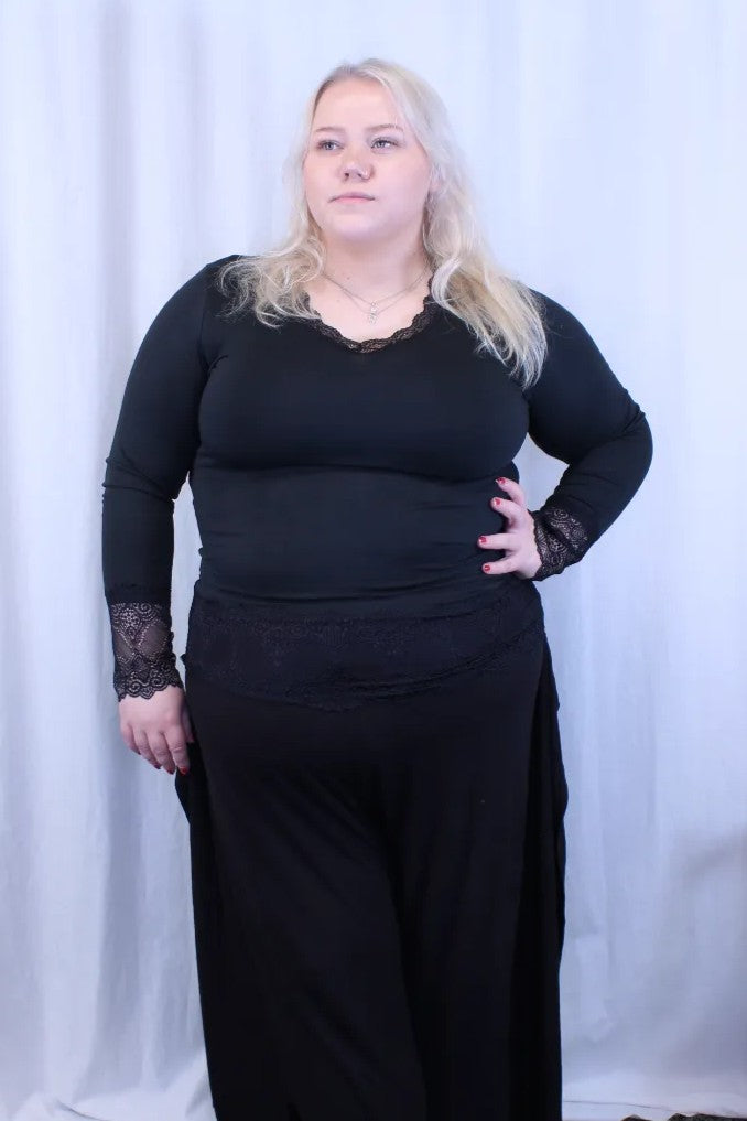 Pukeutumispaita pitsillä 40-44 Seela