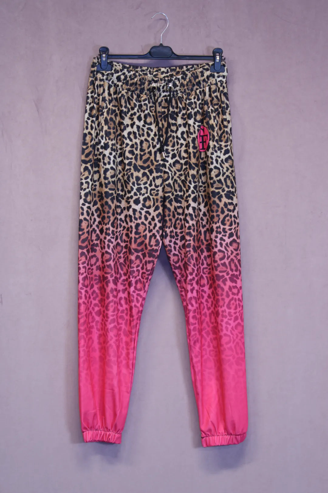 Liukuvärjätyt leopardihousut // Julianna