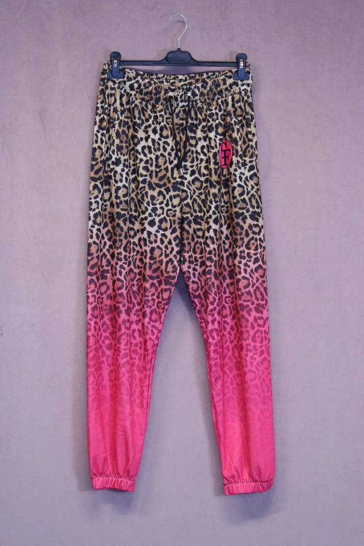 Liukuvärjätyt leopardihousut // Julianna