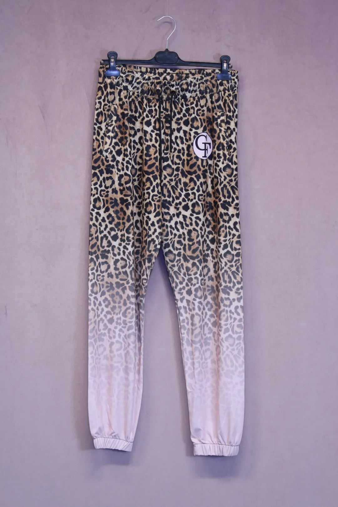 Liukuvärjätyt leopardihousut // Julianna