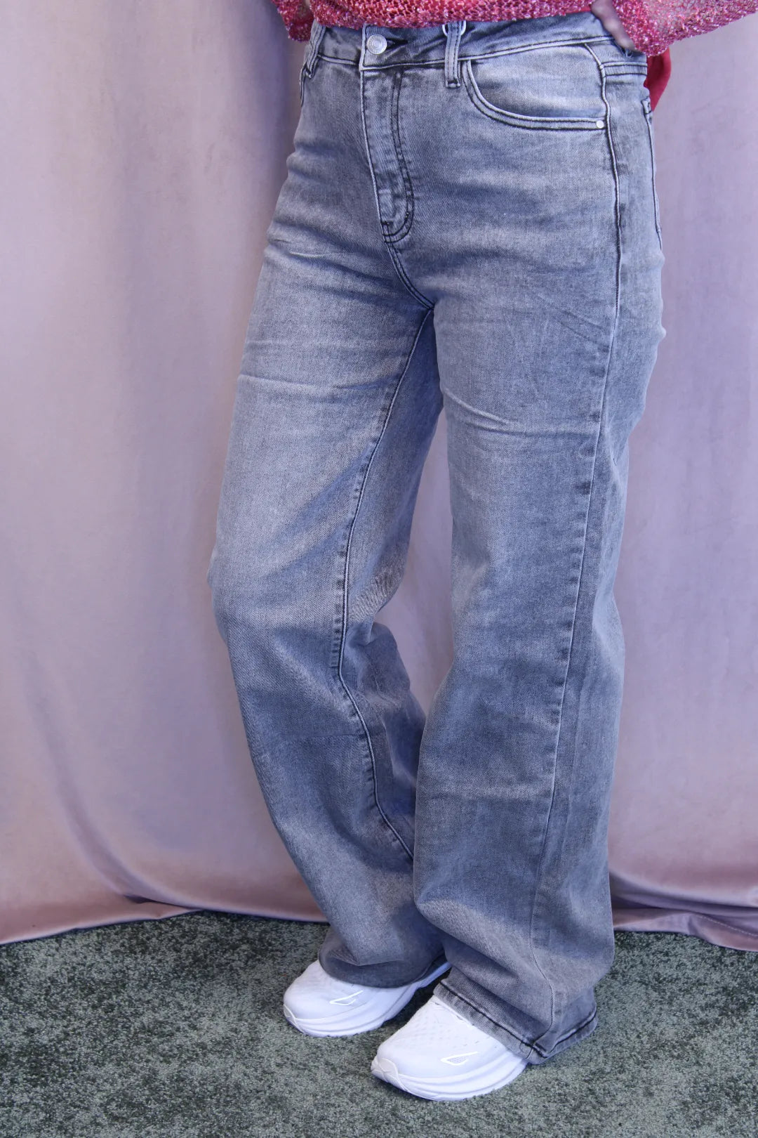 Leveälahkeiset farkut Eveliina