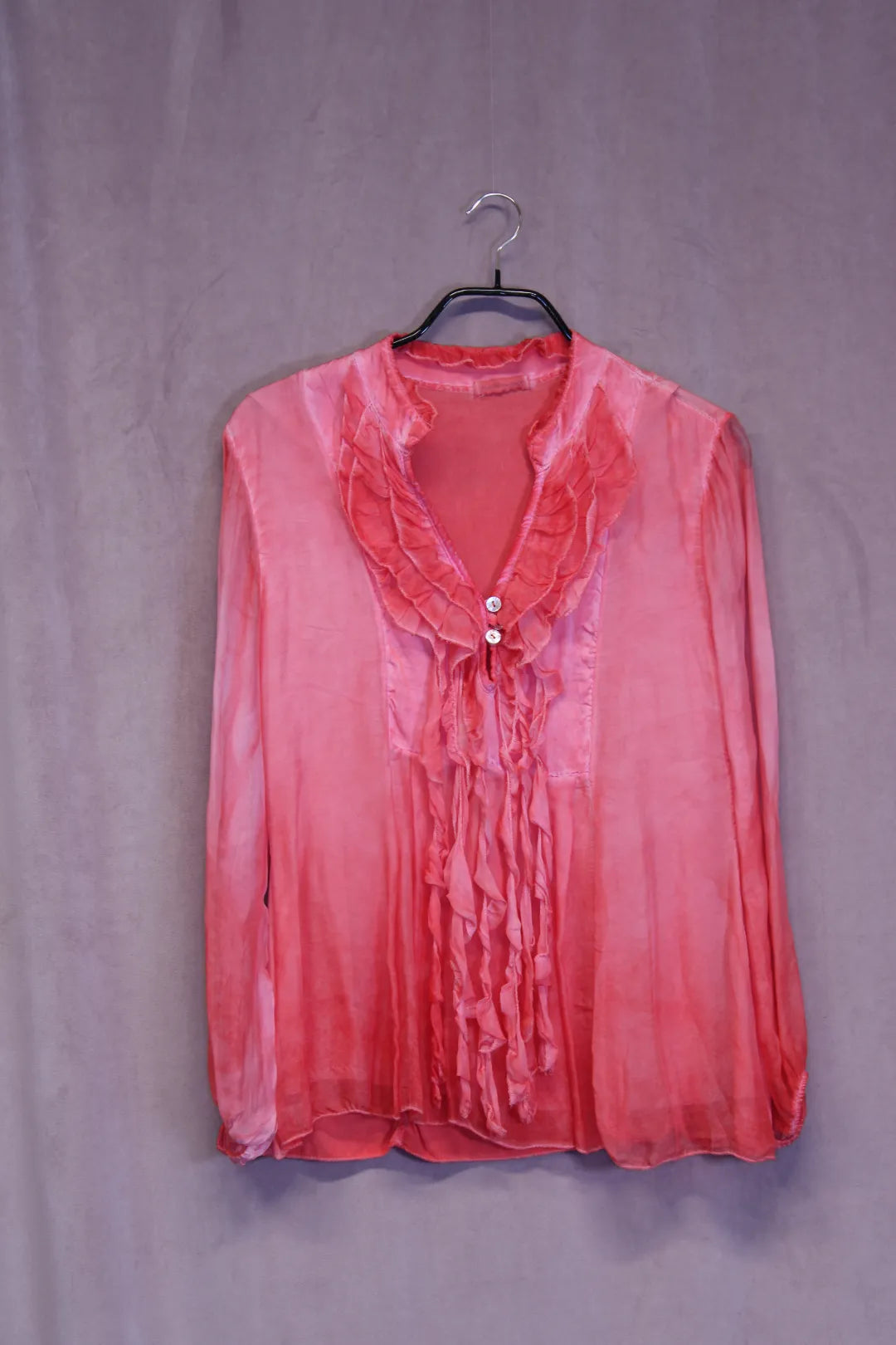 Silkkipaita röyhelöillä Jannika