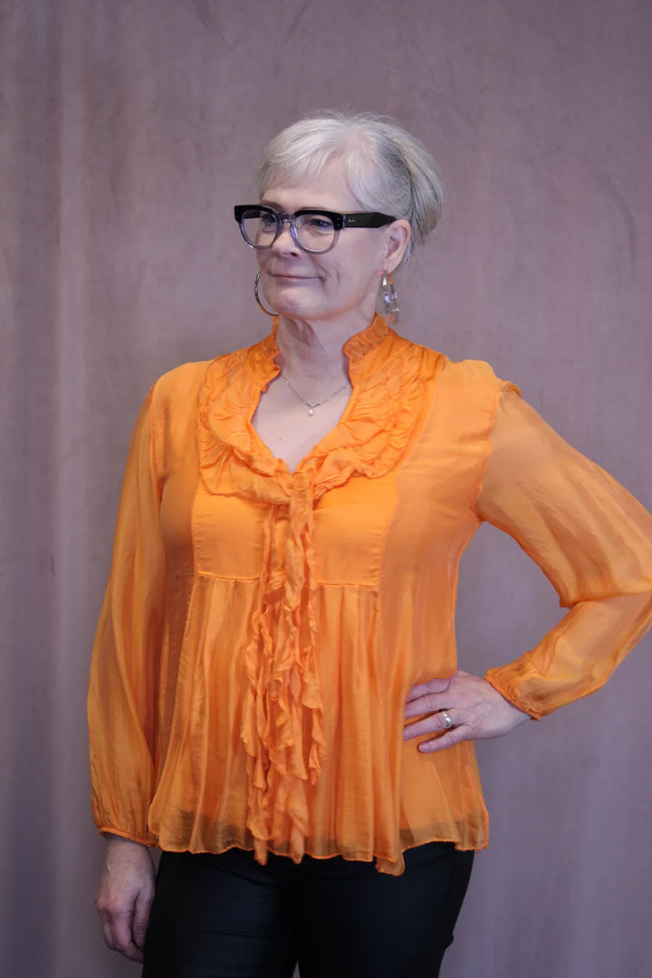 Silkkipaita röyhelöillä Jannika