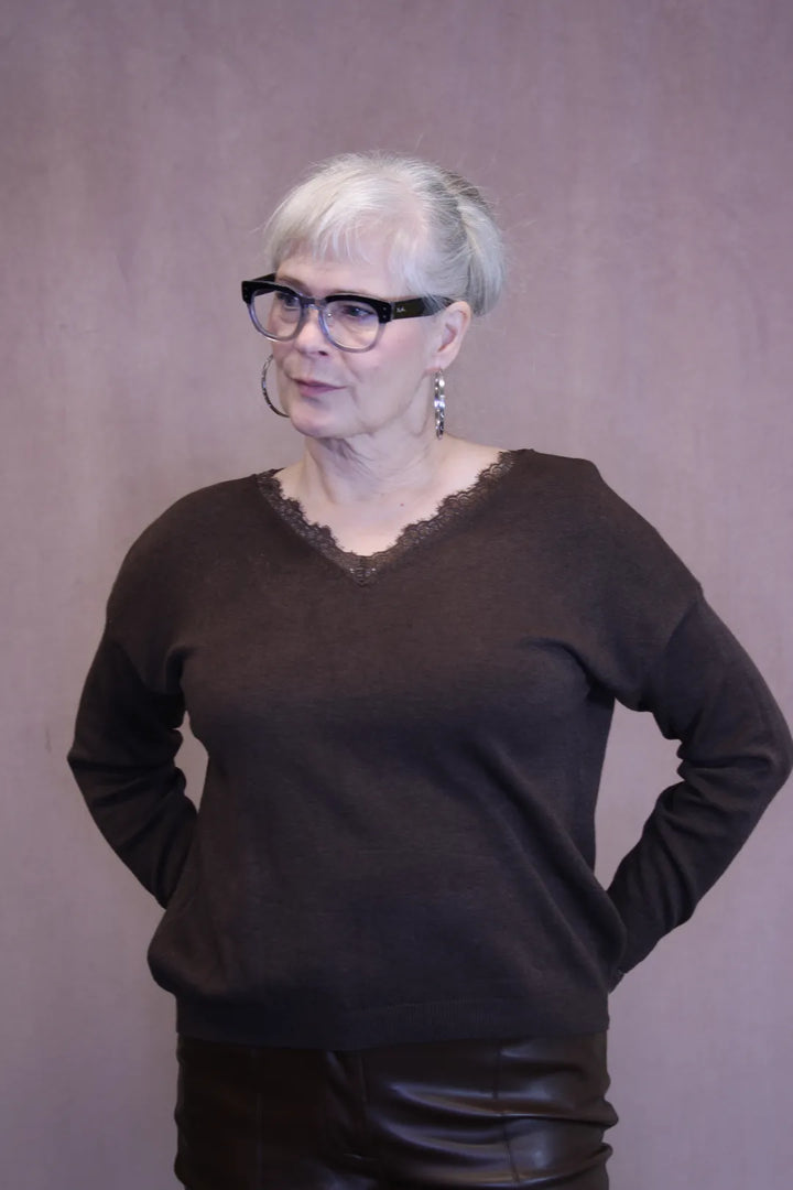 Neule pitseillä Teija