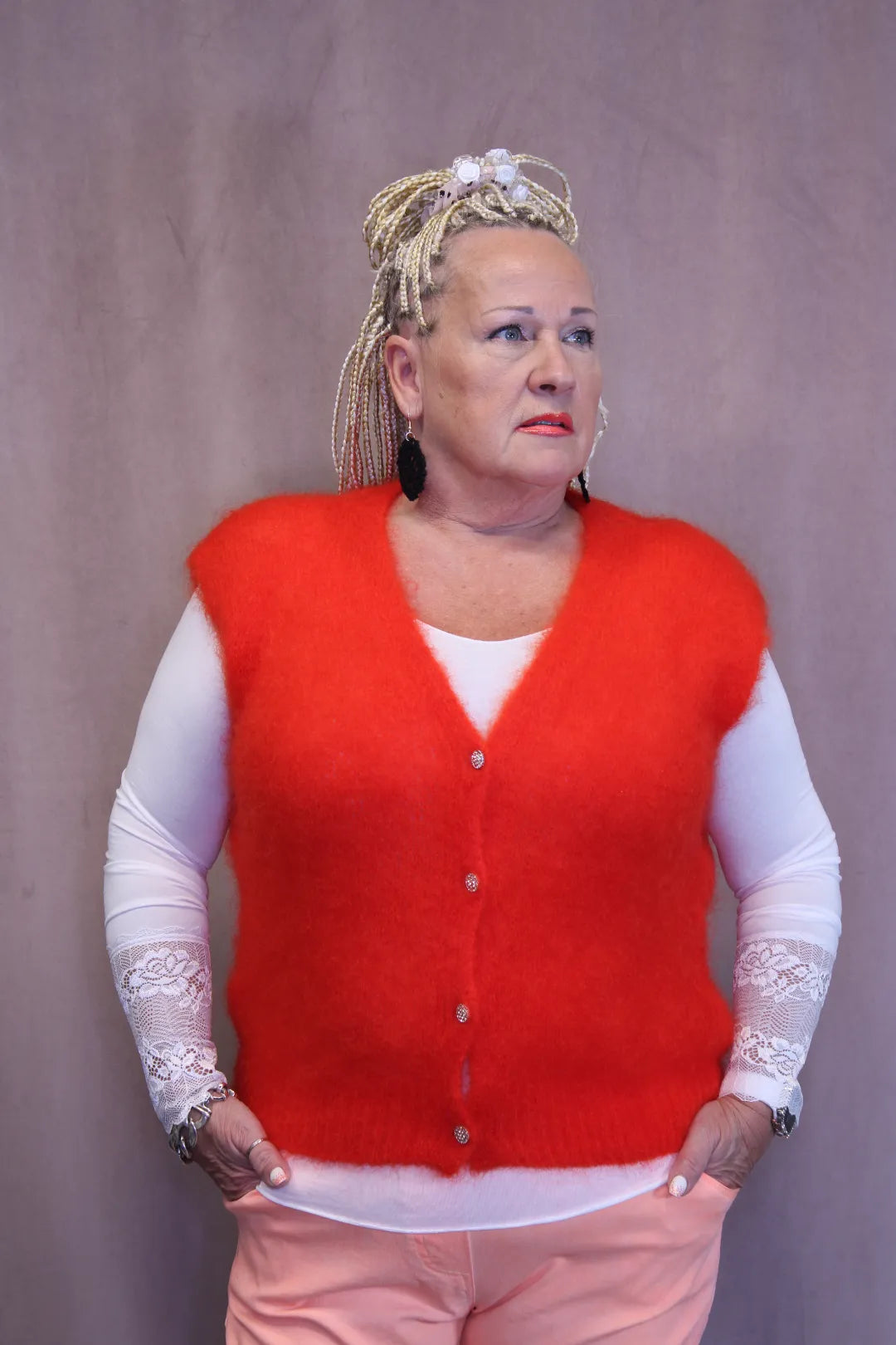 Neuleliivi timanttinapeilla Marjut