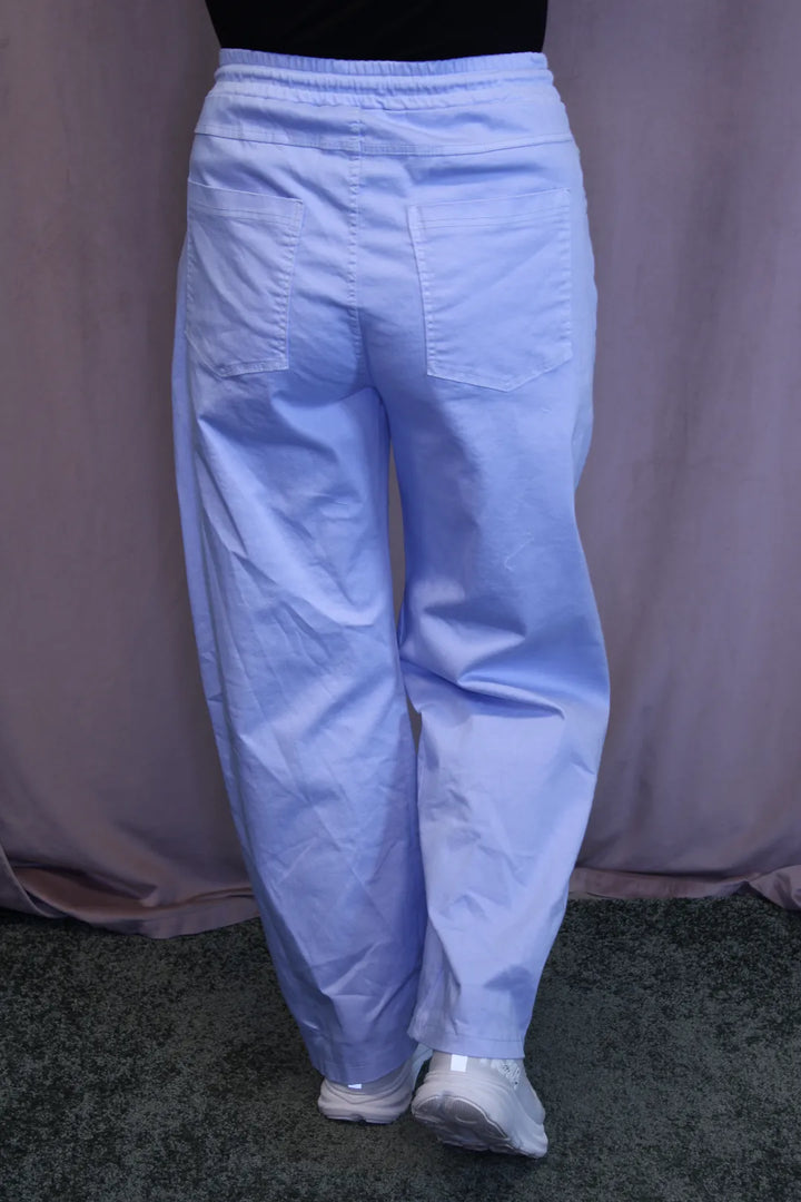 Housut koristevetoketjulla Aava