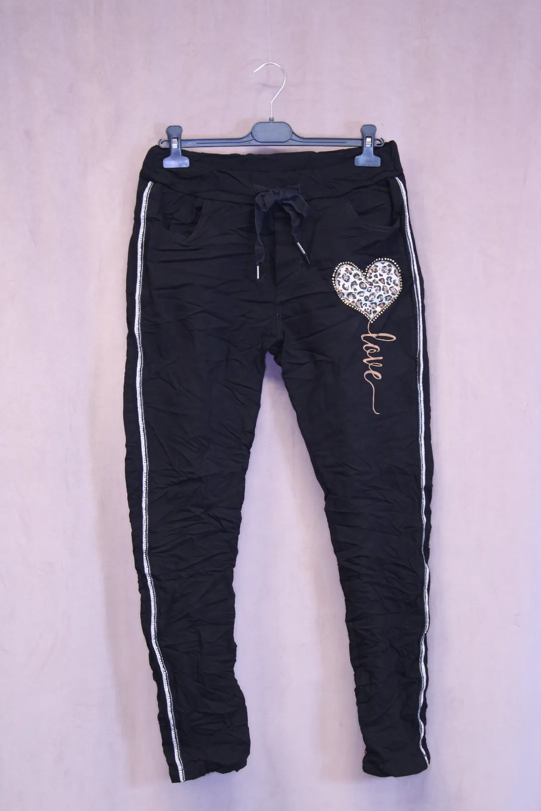 Housut leosydämellä Anneli