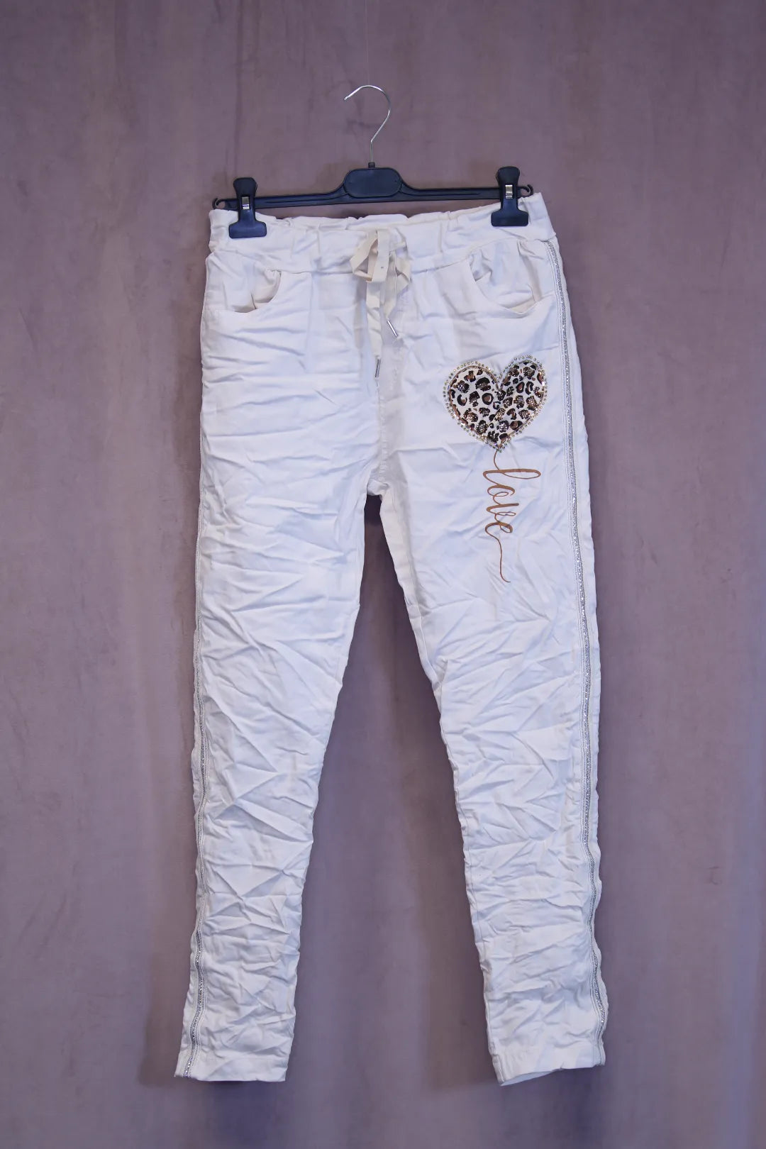 Housut leosydämellä Anneli