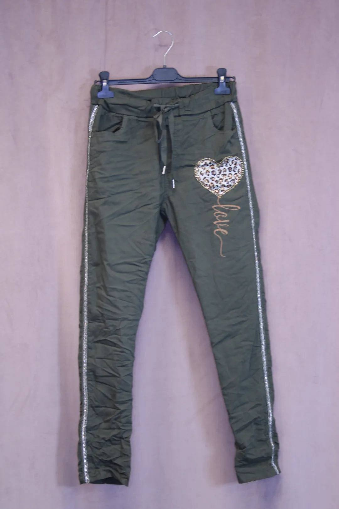 Housut leosydämellä Anneli