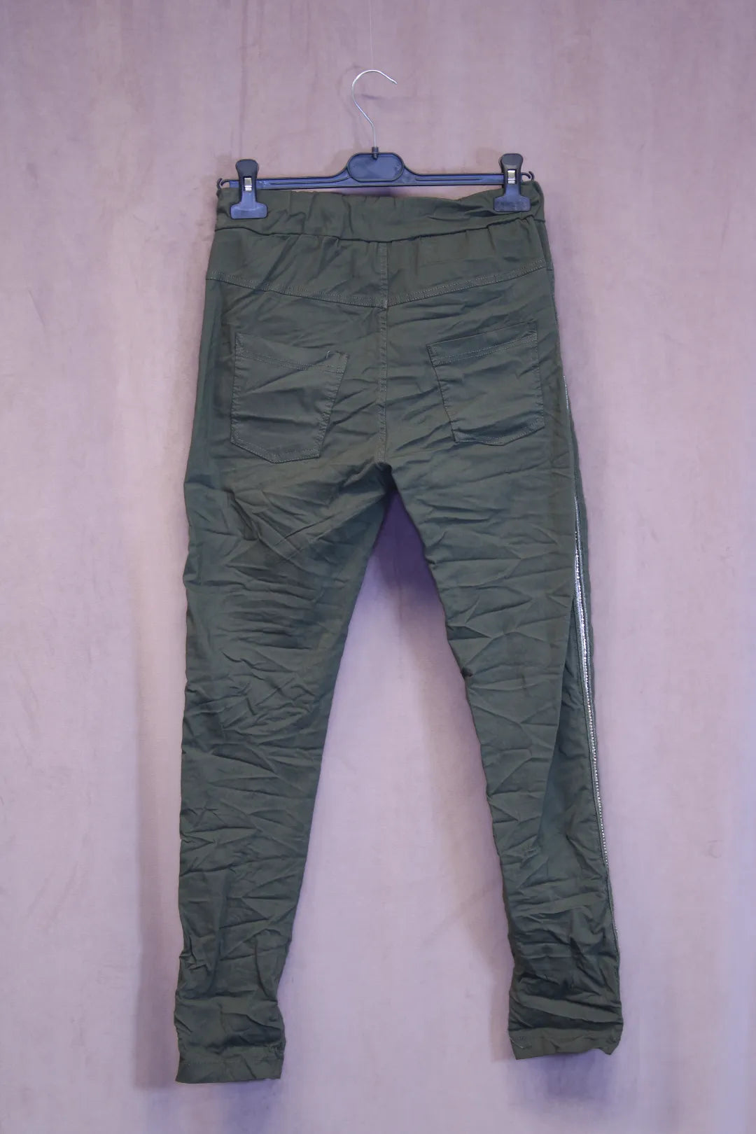 Housut leosydämellä Anneli