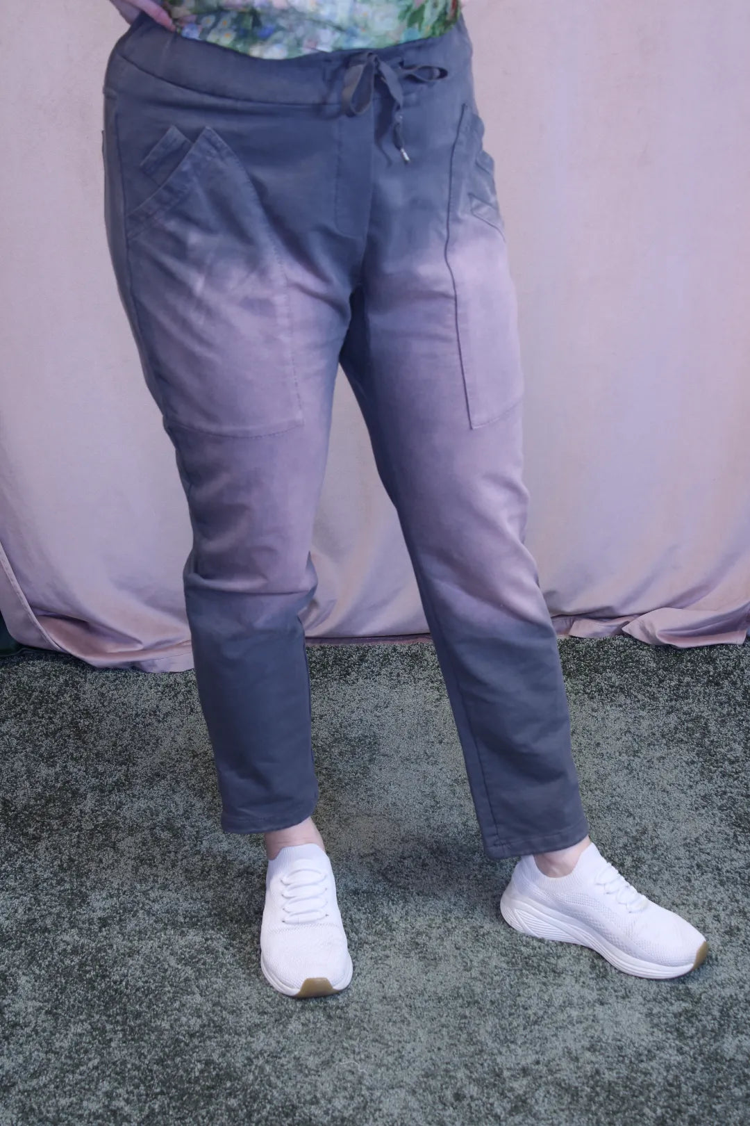 Collegehousut kulutuspesulla Noora