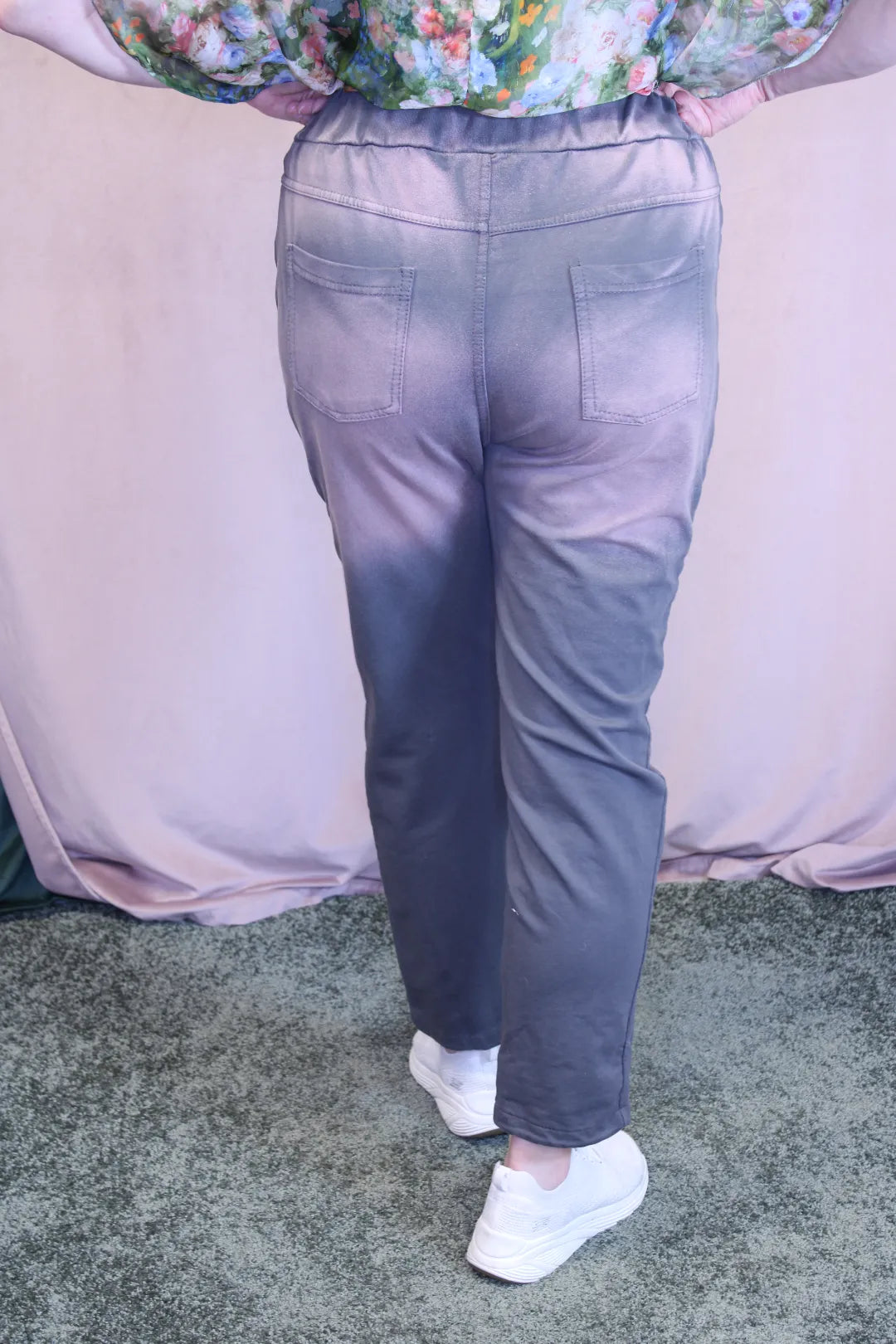 Collegehousut kulutuspesulla Noora