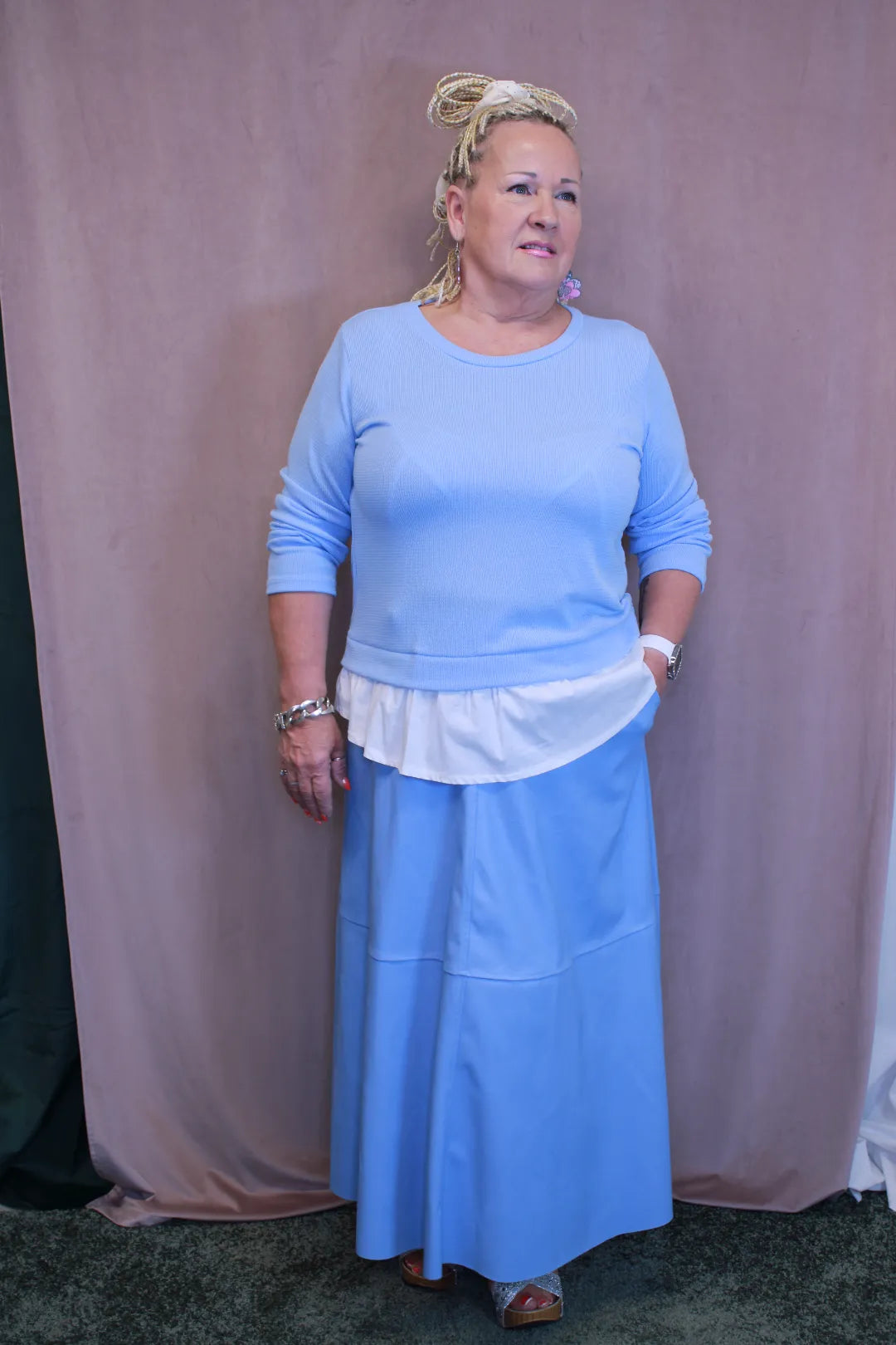 Paita kerroshelmalla Eeva