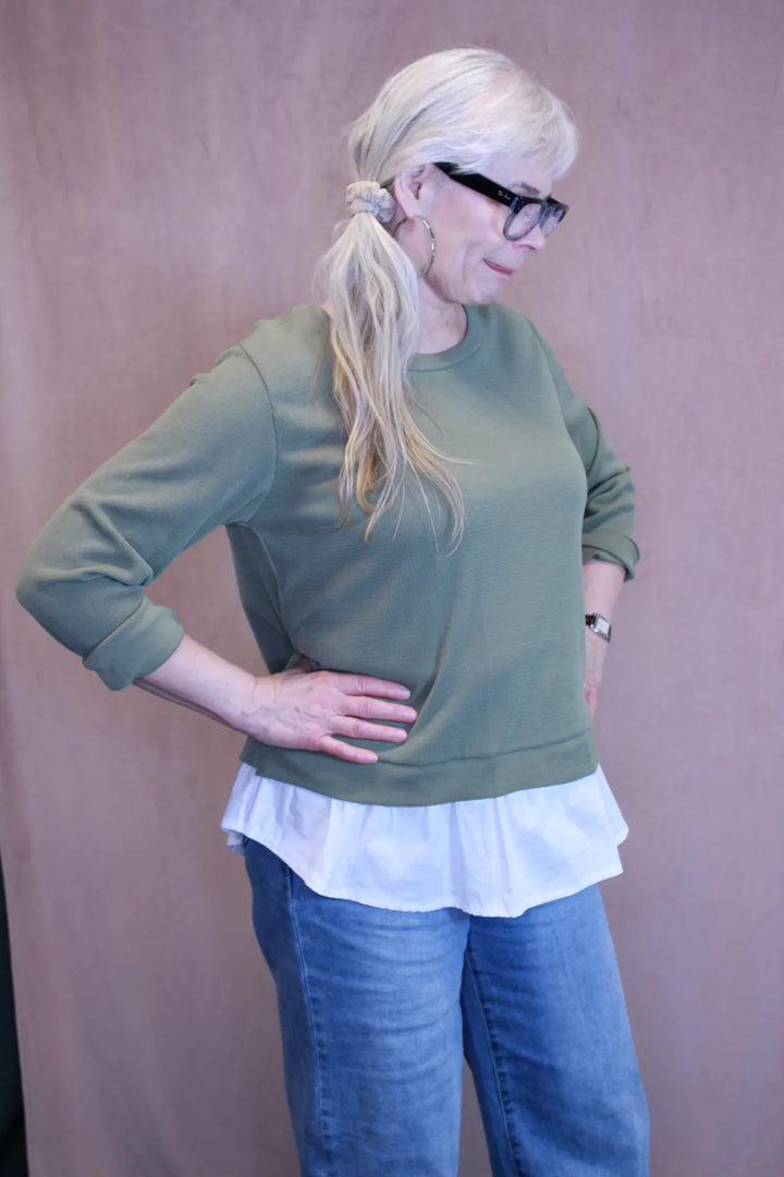 Paita kerroshelmalla Eeva