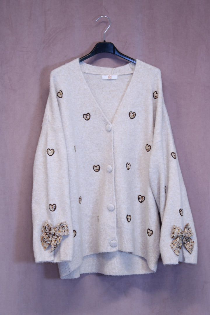 Neuletakki sydämillä Hellä