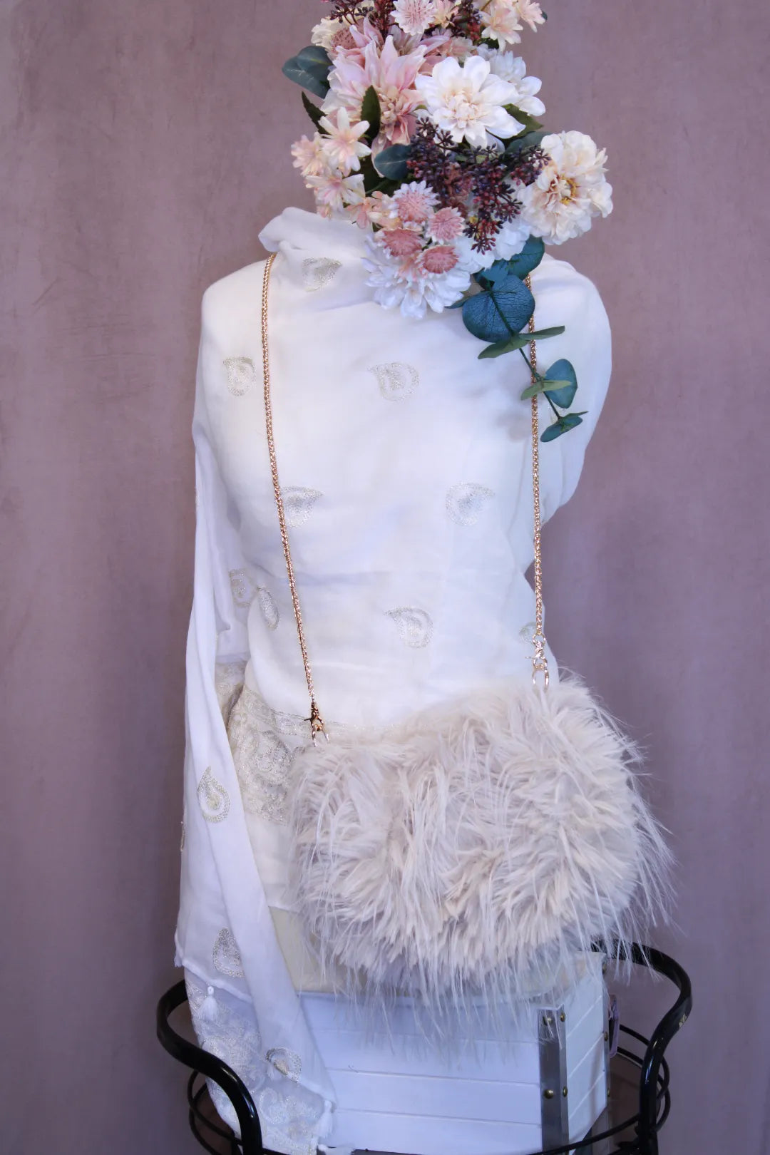 Tekoturkislaukku Lumi