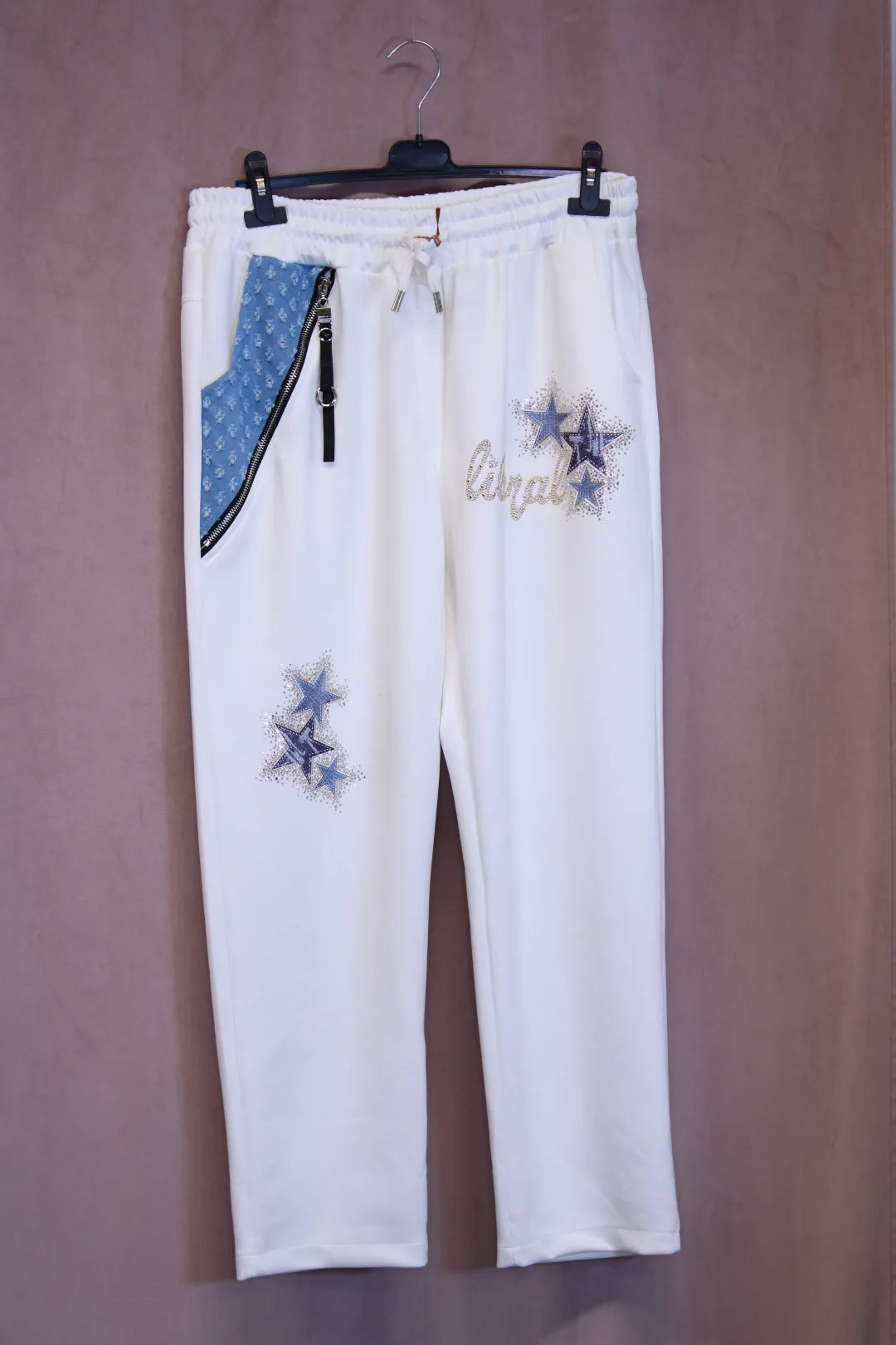 Collegehousut tähtikoristeilla Inka