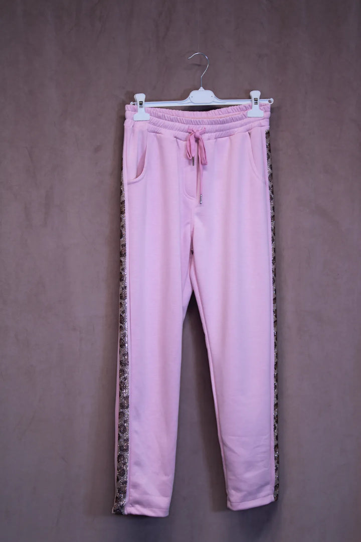 Collegehousut leonauhalla Iita