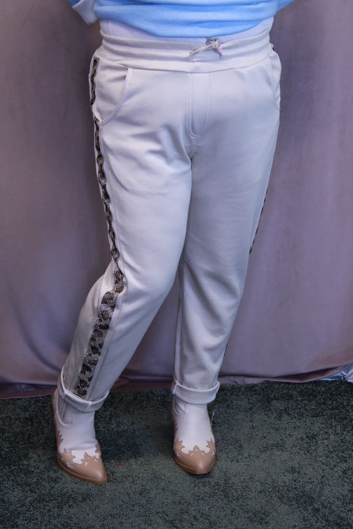 Collegehousut leonauhalla Iita