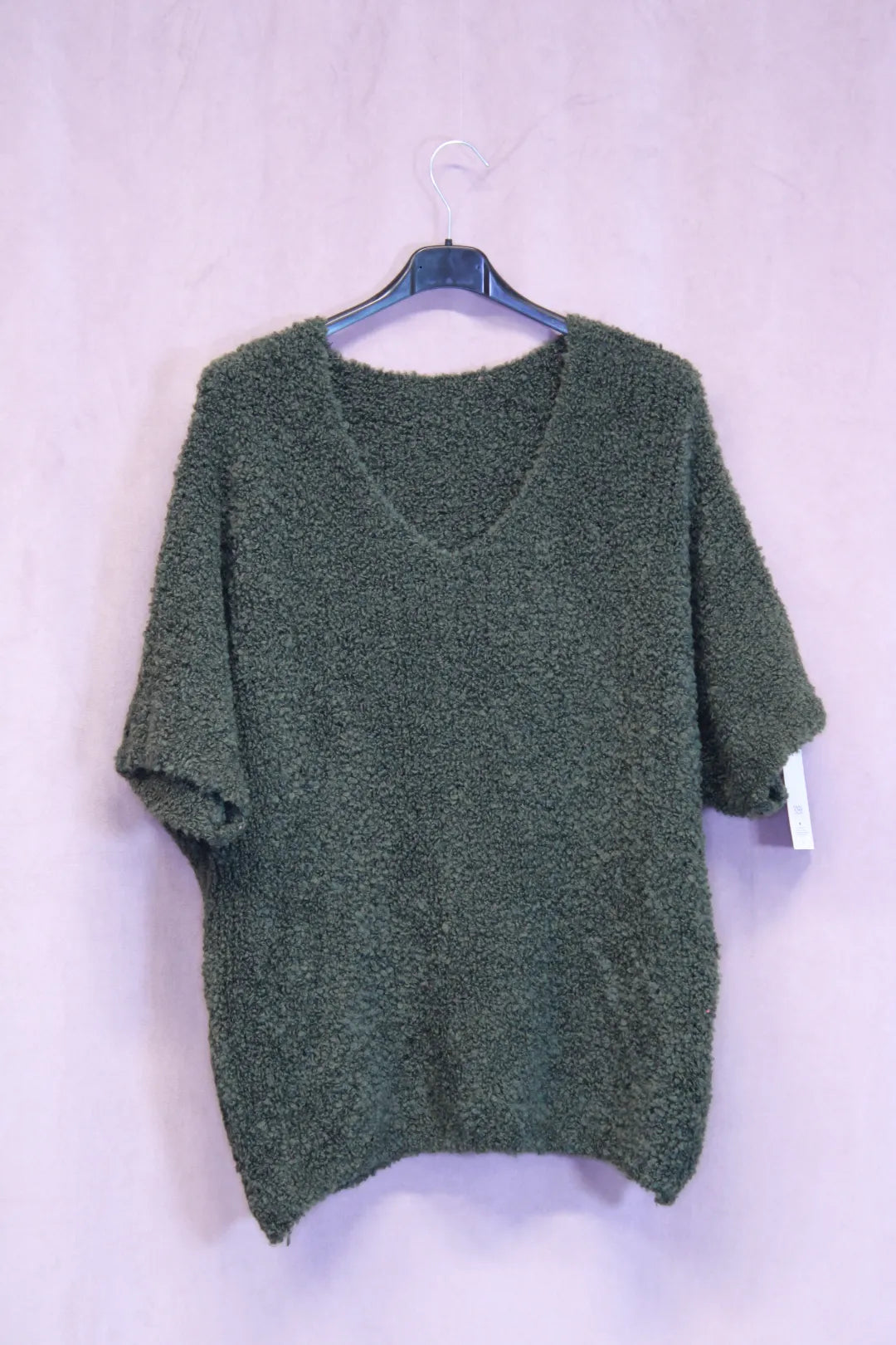 Pehmeä neule V-pääntiellä Tiina